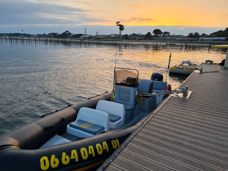 Bateaux taxi à la jetée Bélisaire du Cap Ferret 