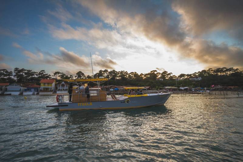 Balade en bateau pour profiter du bassin d'Arcachon en famille ou entre amis - Départ d'Arcachon ou du Cap Ferret - Gironde - Nouvelle Aquitaine